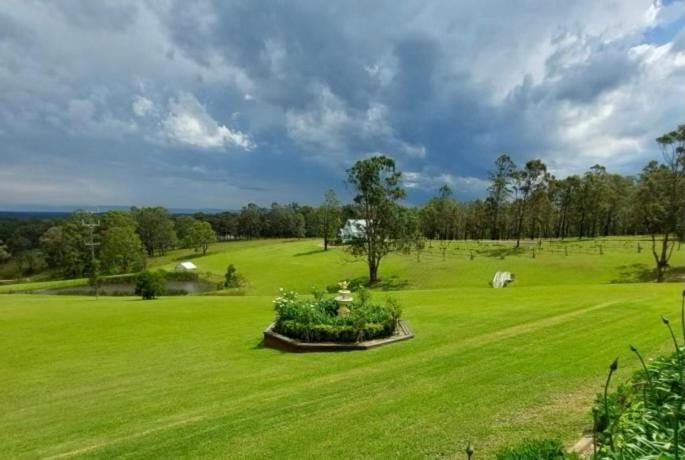 Cabins At Lovedale Wedding Chapel エクステリア 写真
