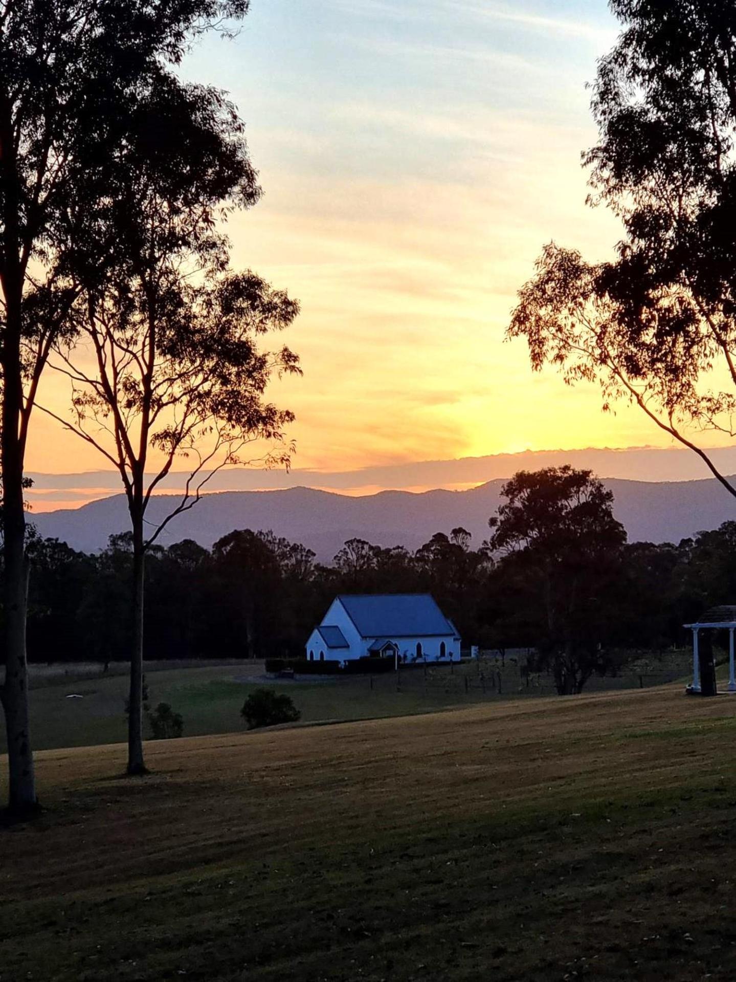 Cabins At Lovedale Wedding Chapel エクステリア 写真